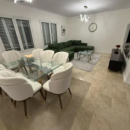 Apartment 3br Emerald Expo *